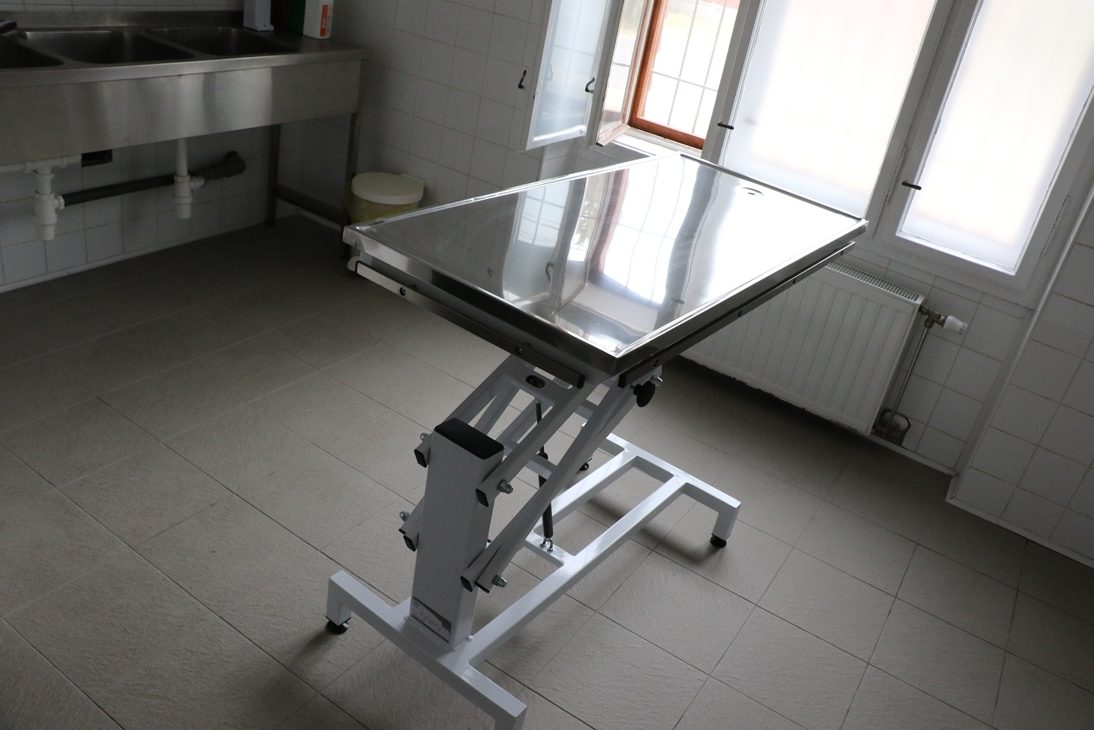 Állítható vizsgálóasztal